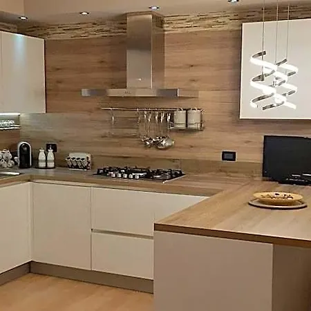 Elegante Ed Accogliente Con Garage. אבנו טרמה