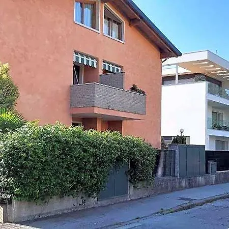 Elegante Ed Accogliente Con Garage. أبانو تيرمي