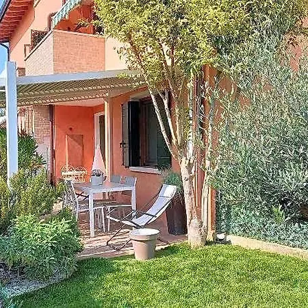 Elegante Ed Accogliente Con Garage. Hotel