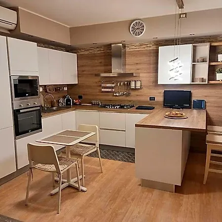 מלון Elegante Ed Accogliente Con Garage. אבנו טרמה