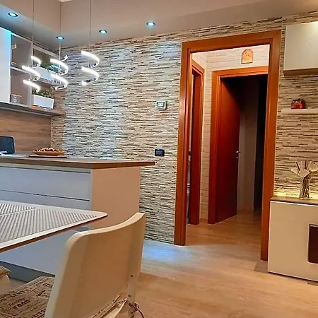 Elegante Ed Accogliente Con Garage.