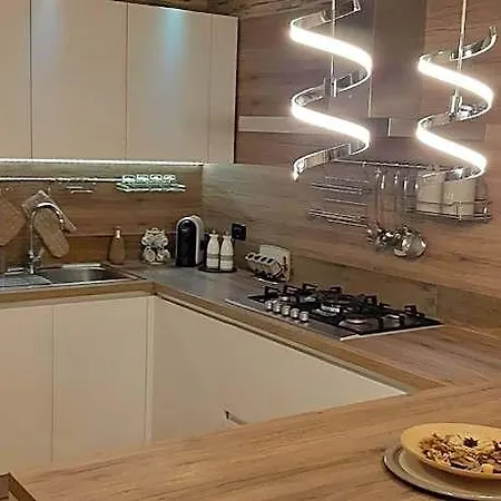 Elegante Ed Accogliente Con Garage. 호텔 5*