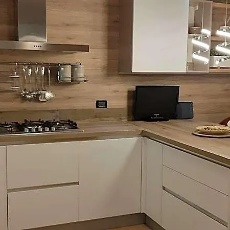 Elegante Ed Accogliente Con Garage. * أبانو تيرمي