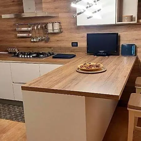 Elegante Ed Accogliente Con Garage. شقة