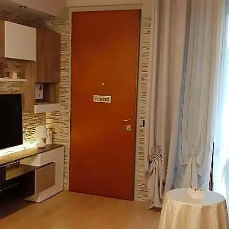 شقة Elegante Ed Accogliente Con Garage.