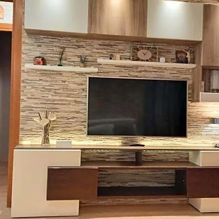Elegante Ed Accogliente Con Garage. شقة *